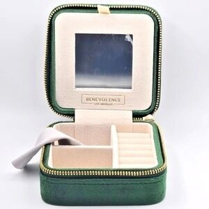 Benevolence‎ Los Angeles Travel Jewelry Box Organizer Case Green Velvet Gold Zip